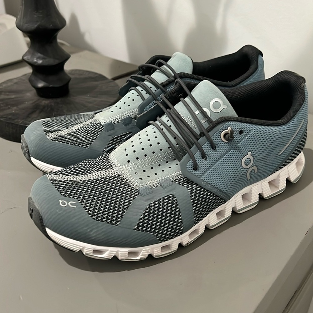 On Cloud Running Shoes 8.5